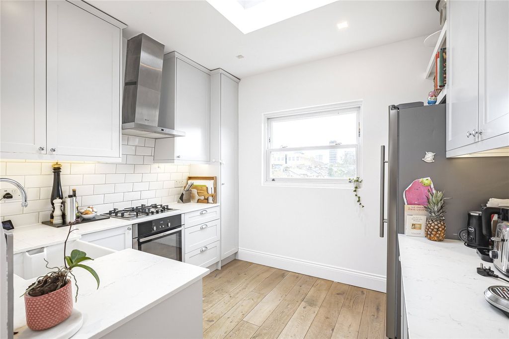 Property photo 2 of 18 Picture No. 28