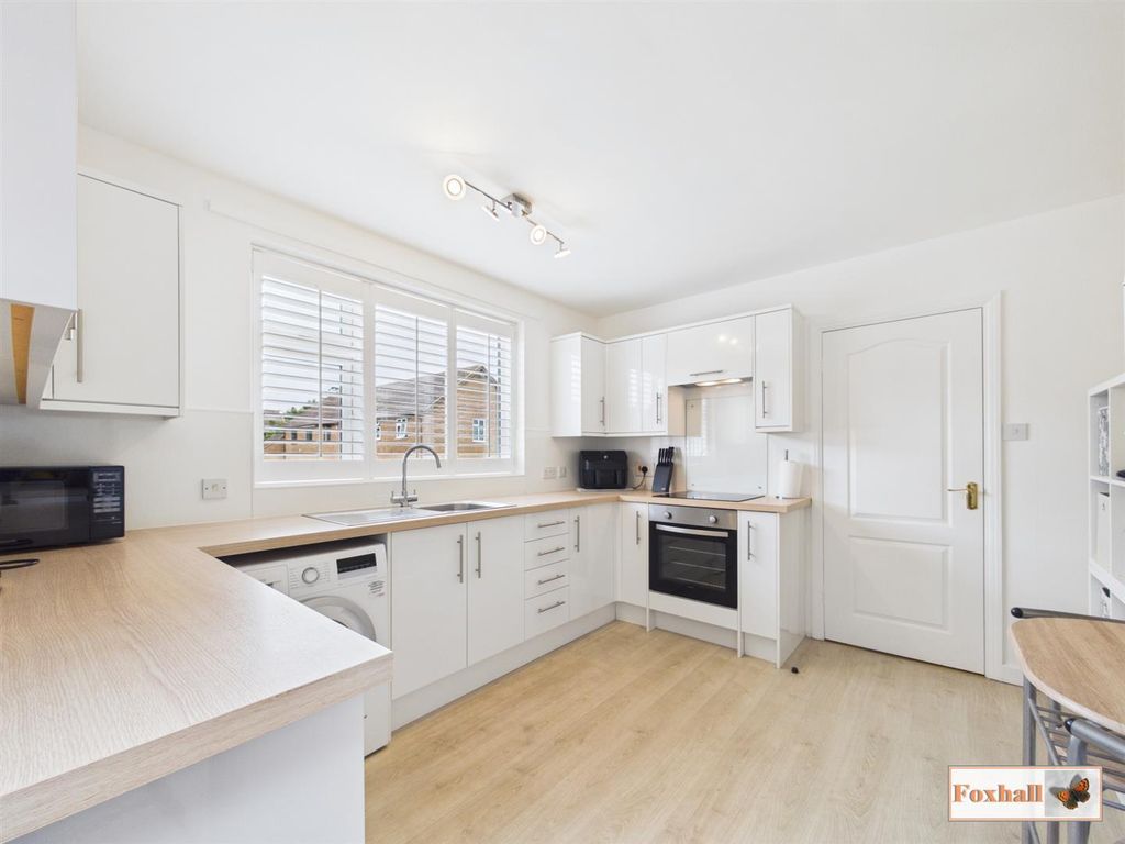 Property photo 3 of 12 Kitchen / Breakfast Room