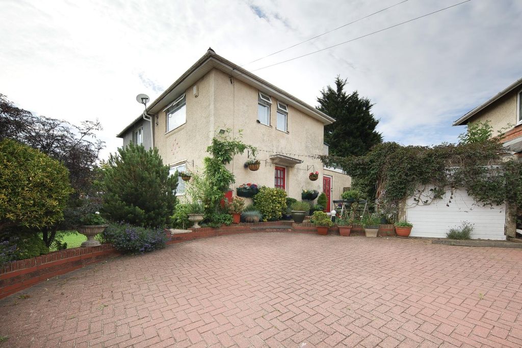 Property photo 1 of 16 Approach