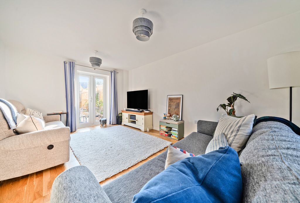 Property photo 2 of 13 Sitting Room