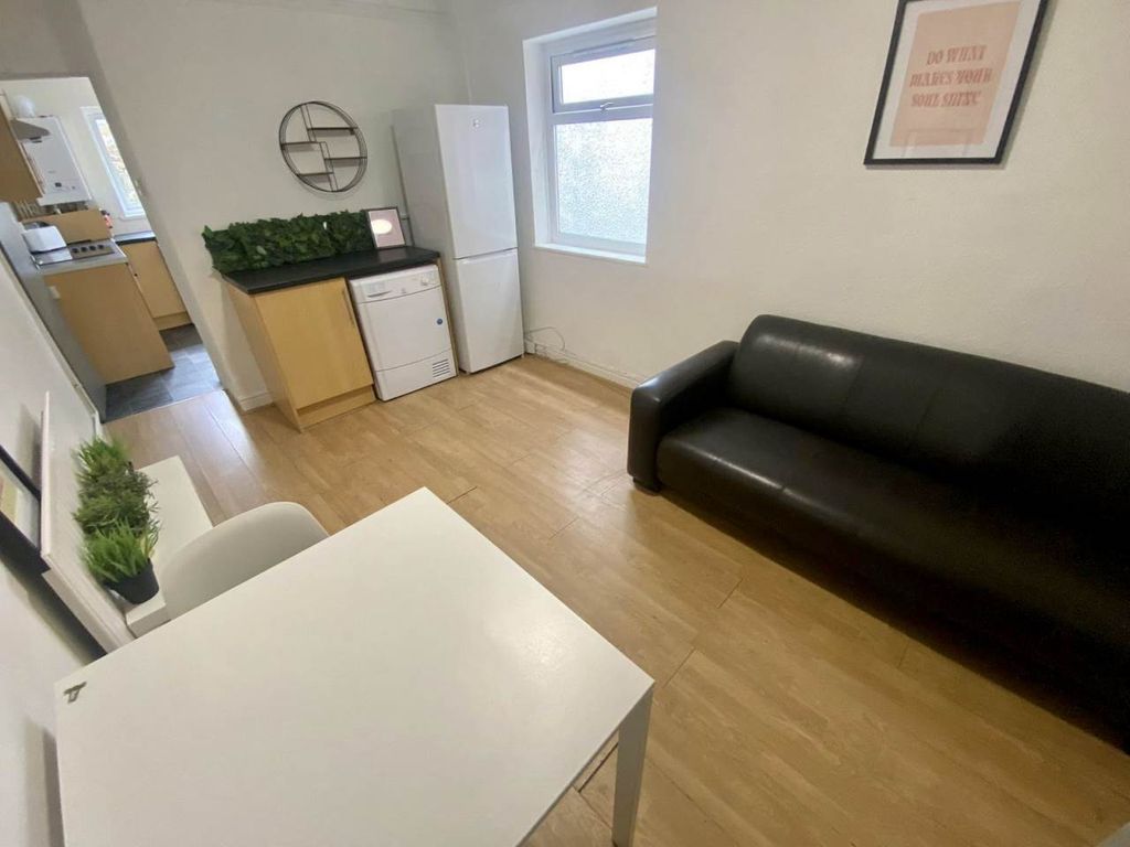 Property photo 1 of 11 Communal 1