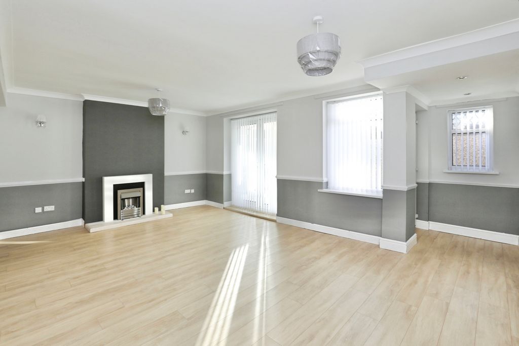 Property photo 2 of 15 Lounge