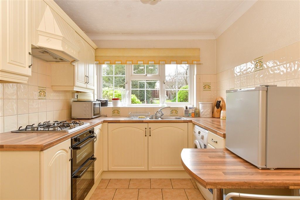 Property photo 3 of 9 Kitchen