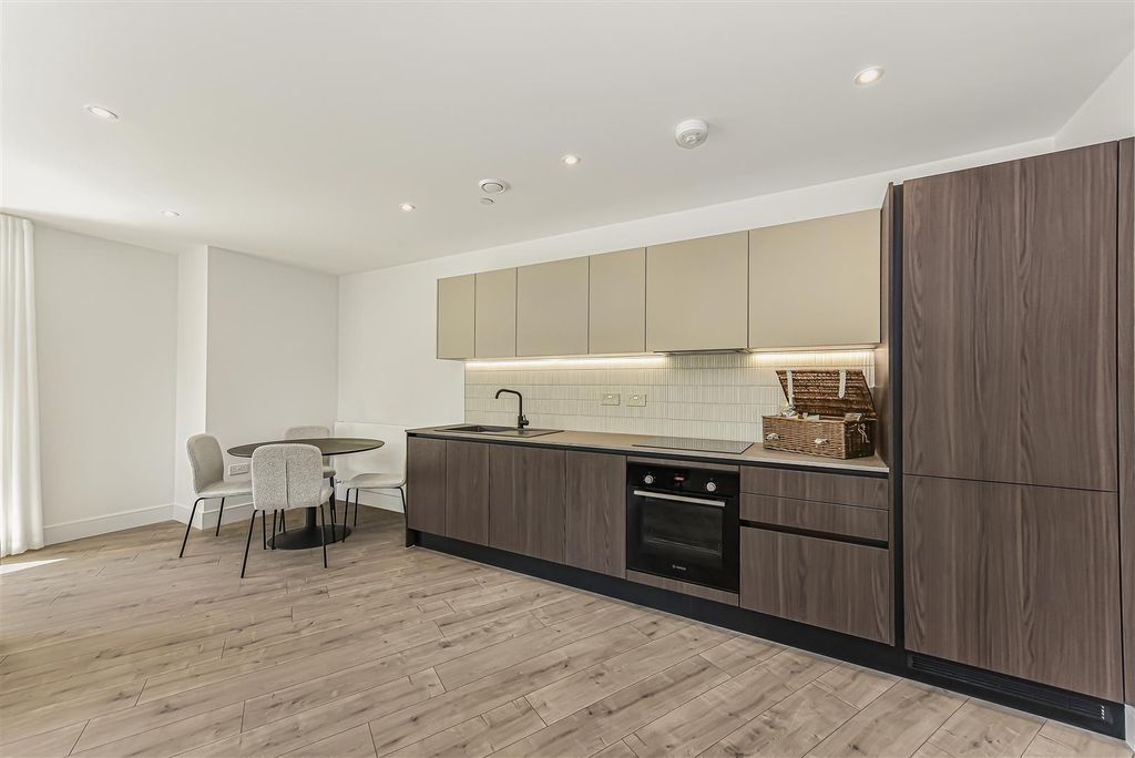 Property photo 3 of 22 2A-99 Discovery House South18.Jpg
