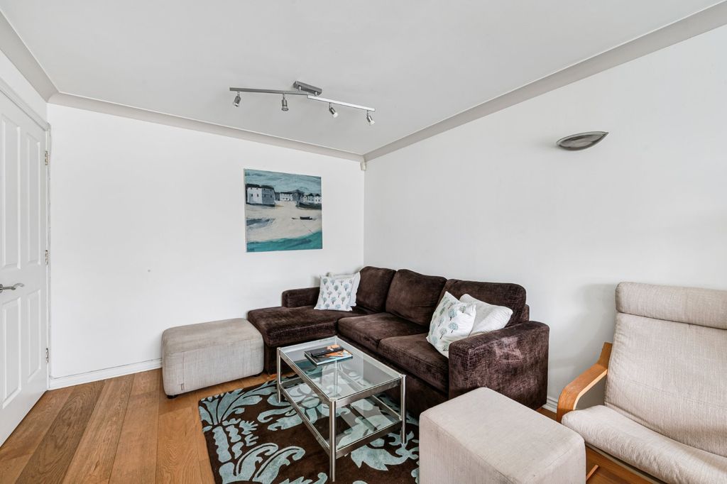 Property photo 3 of 11