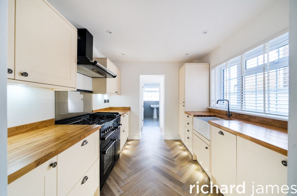 Property photo 3 of 20 0Bbbbccc27c945Fdbaa66Fe19950Ae00