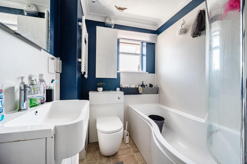 Property photo 3 of 16 Bathroom