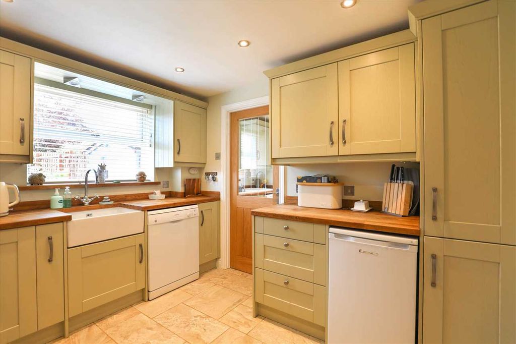 Property photo 2 of 21 Kitchen