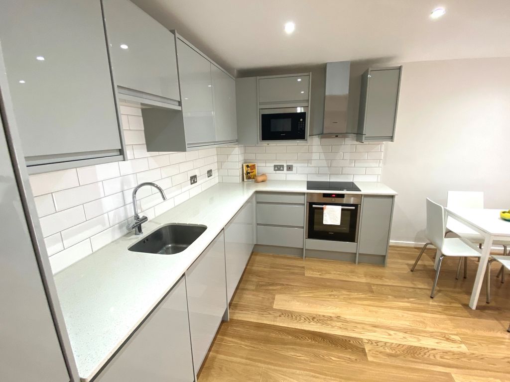 Property photo 3 of 12 Kitchen