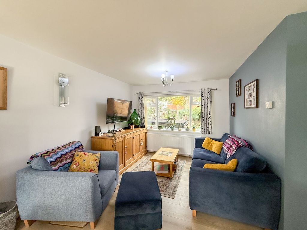 Property photo 3 of 11 Lounge