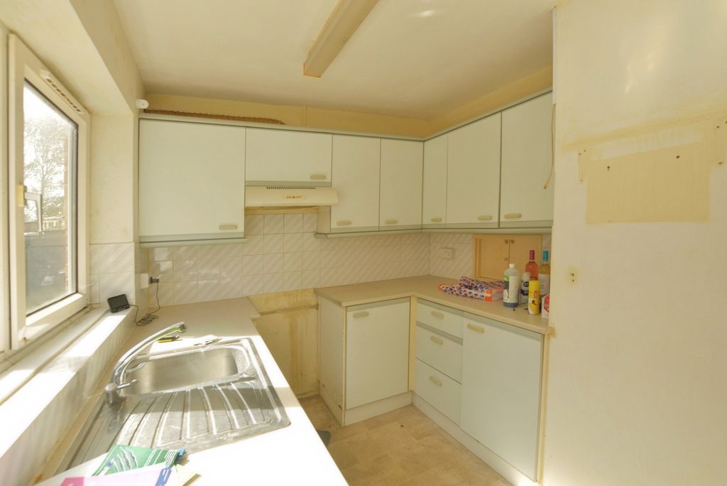 Property photo 2 of 15 Kitchen