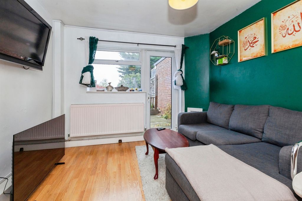 Property photo 2 of 17