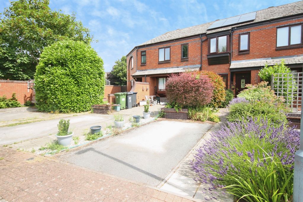 Property photo 2 of 18