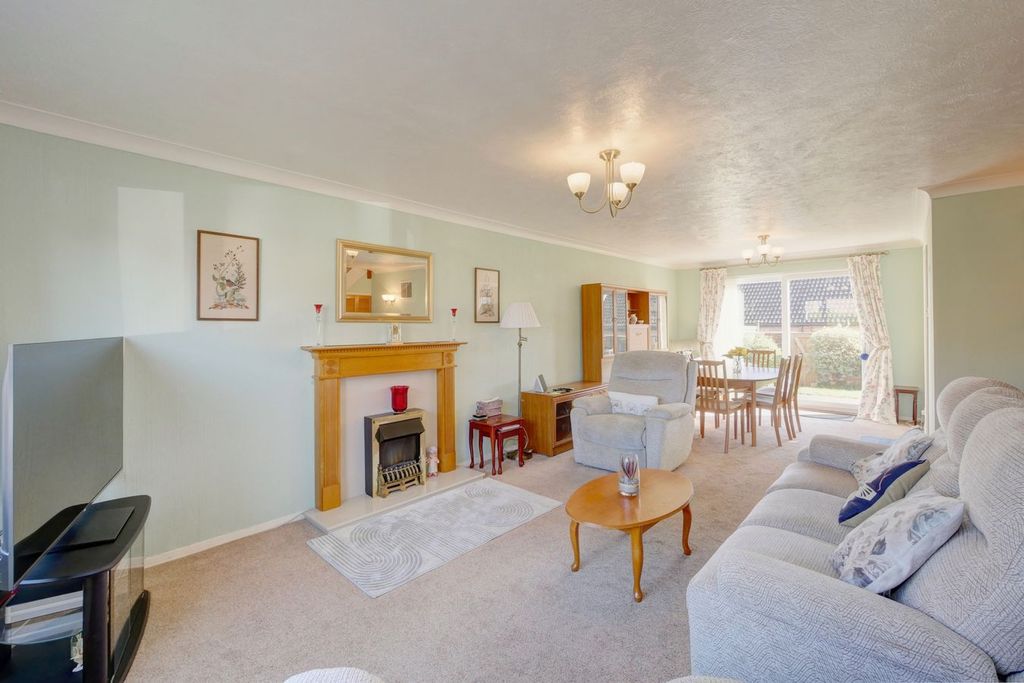 Property photo 2 of 32