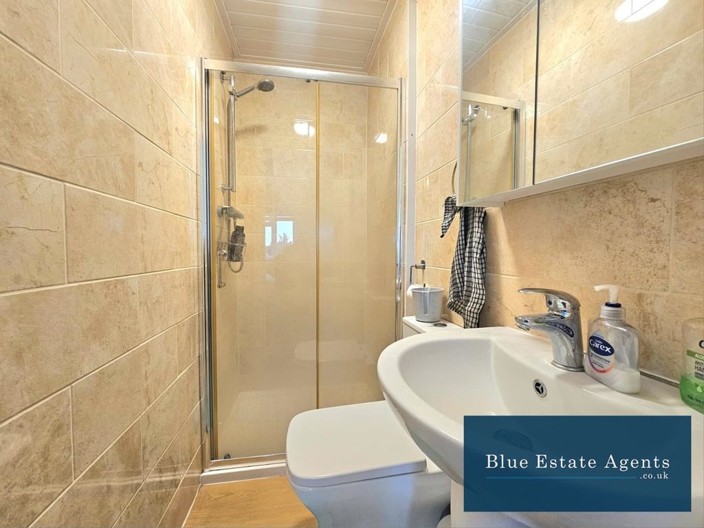 Property photo 3 of 5 Ensuite