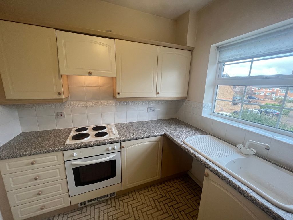 Property photo 3 of 9 Kitchen