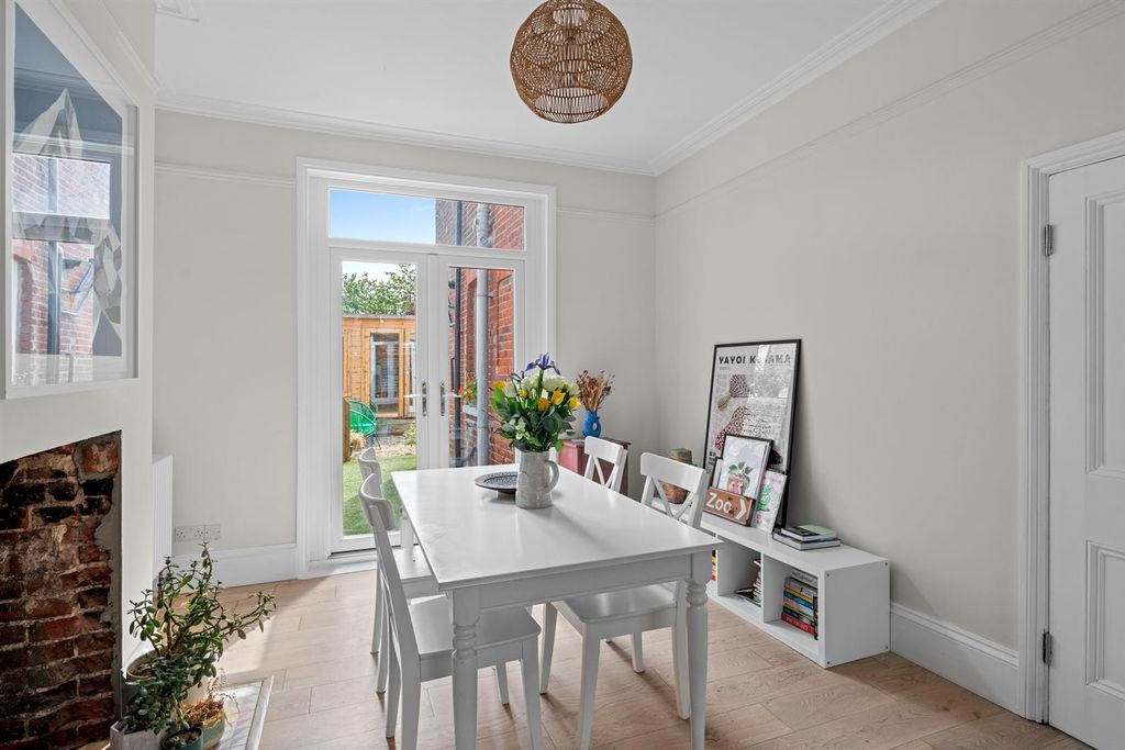 Property photo 3 of 28 35-Grosvenorroad-011.Jpg