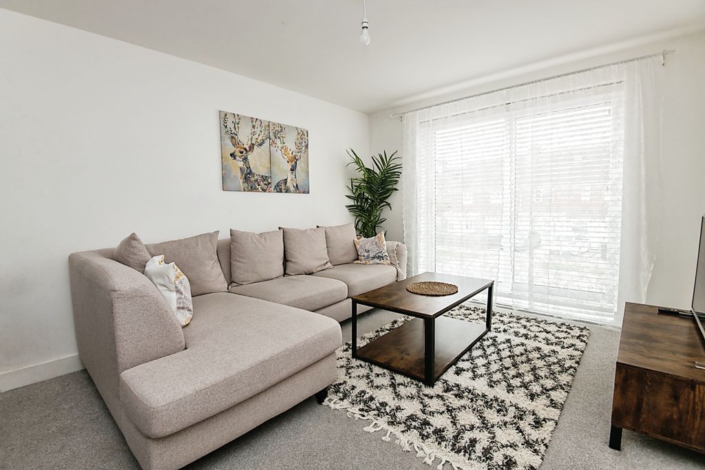 Property photo 2 of 7 Living Space