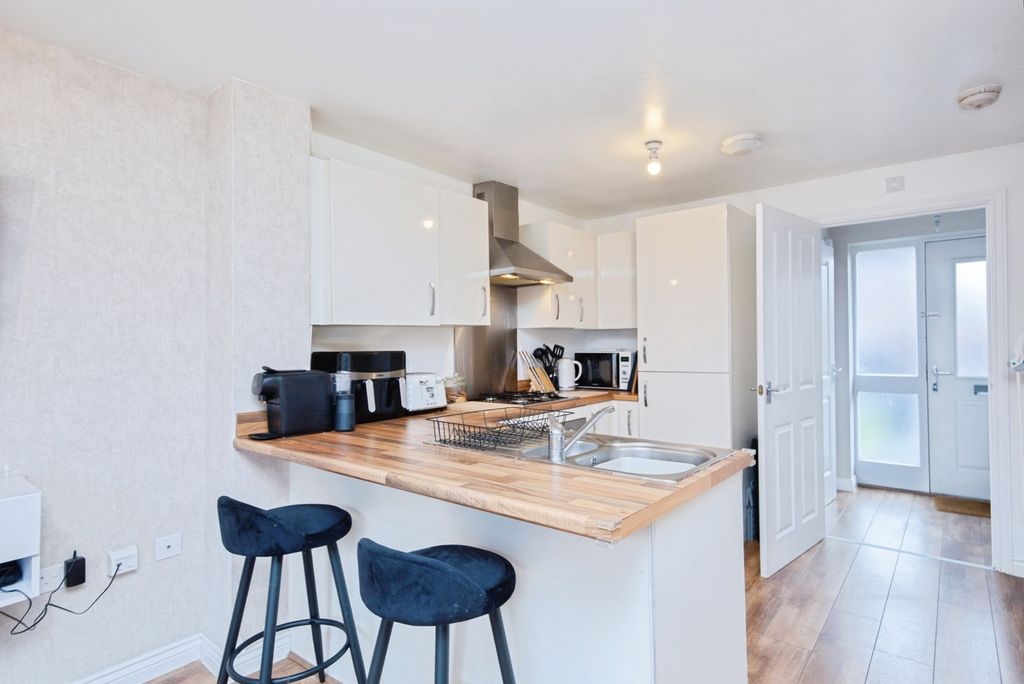 3-bed-detached-house-for-sale-in-fernclough-road-manchester-m9-zoopla