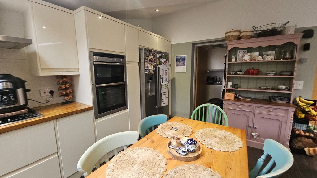 Property photo 3 of 16 Kitchen