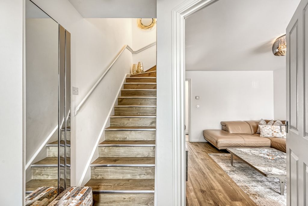 Property photo 3 of 41 5158485