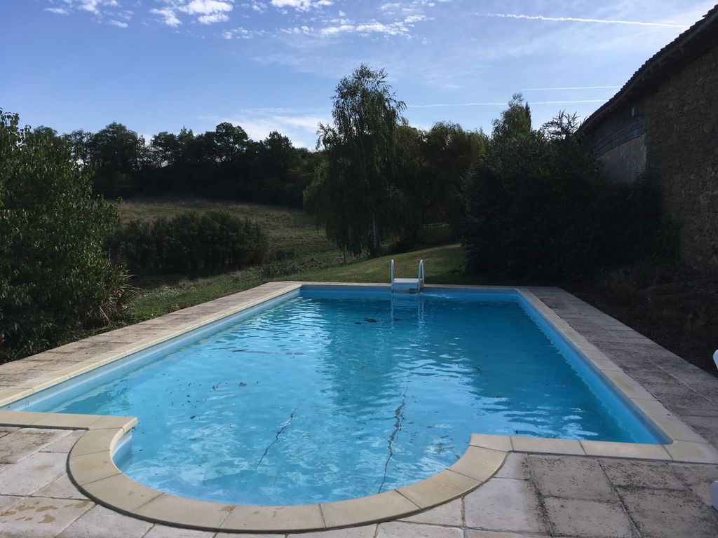 Property photo 2 of 32