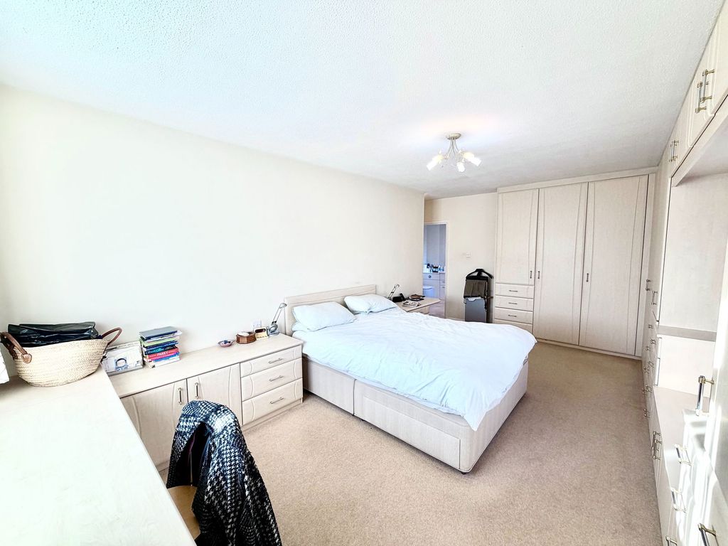 Property photo 3 of 23