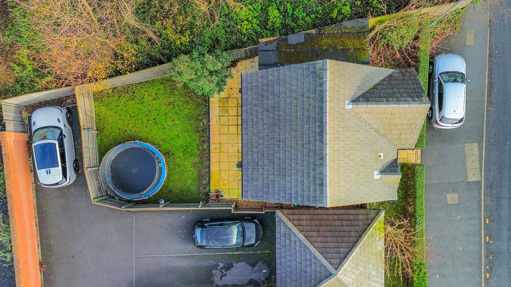 Property photo 2 of 28