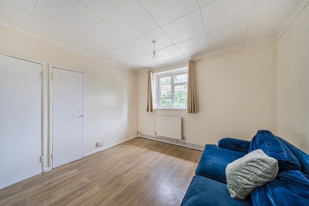 Property photo 2 of 13 1469694-10-6A1d93...