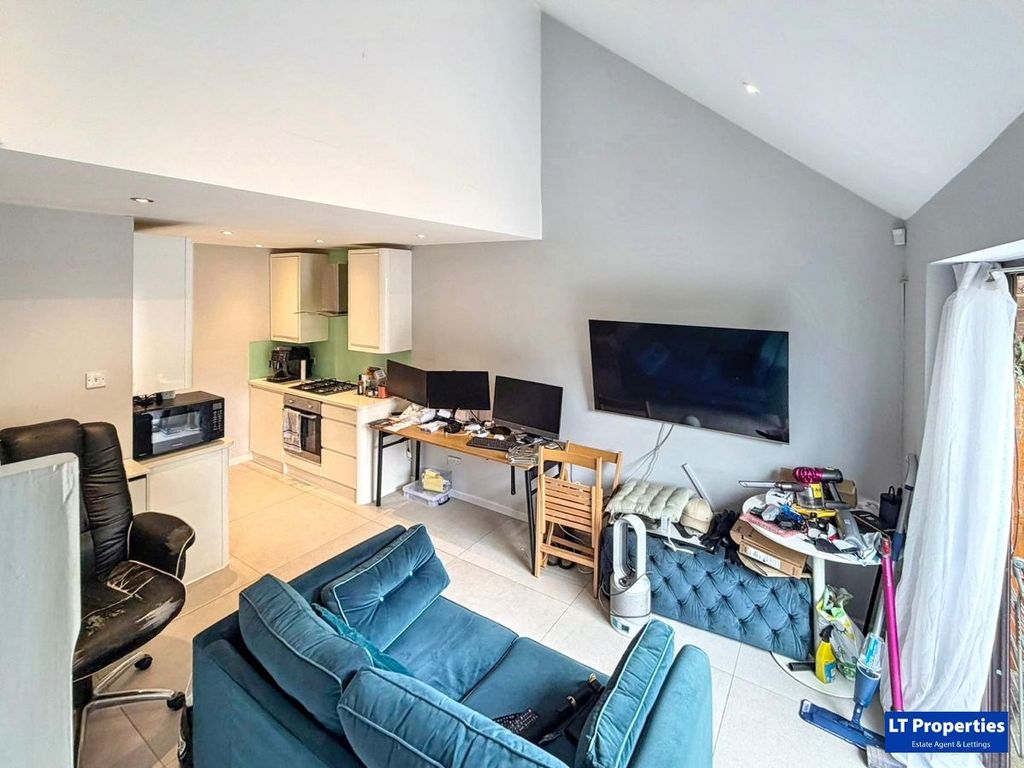 Additional image 7 of 1 bed property for saleOld School Walk, Slip End, Luton LU1