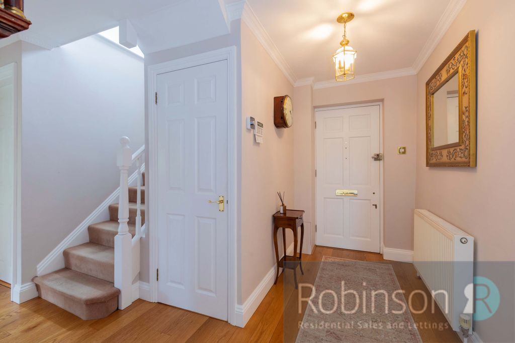 Property photo 3 of 20 11 Silvertrees Drive-22