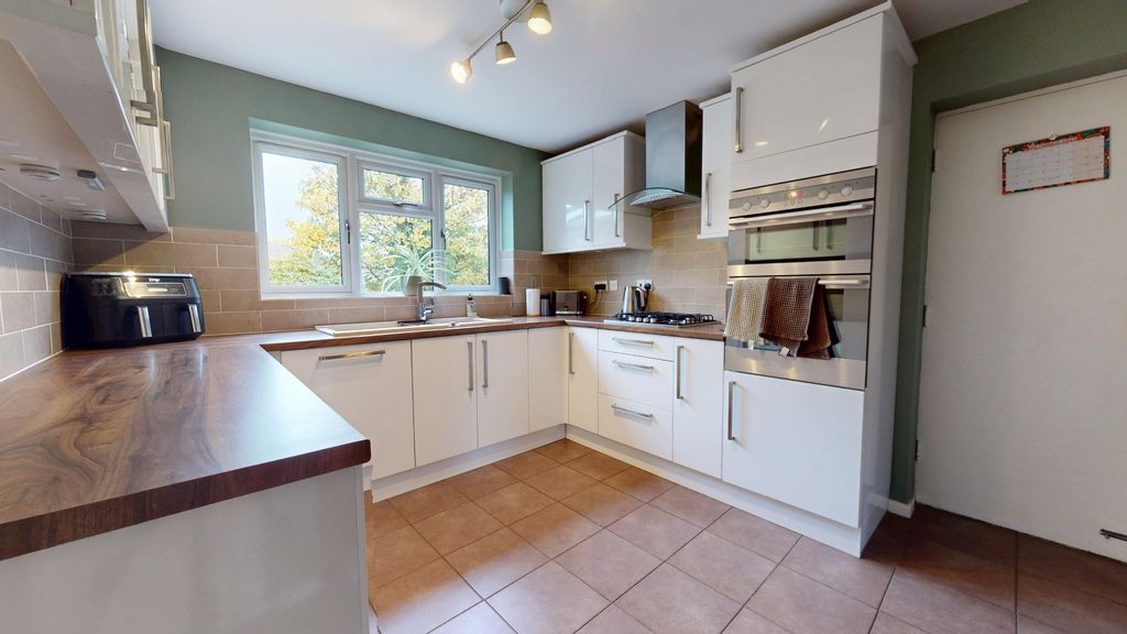 Property photo 2 of 20 4578874