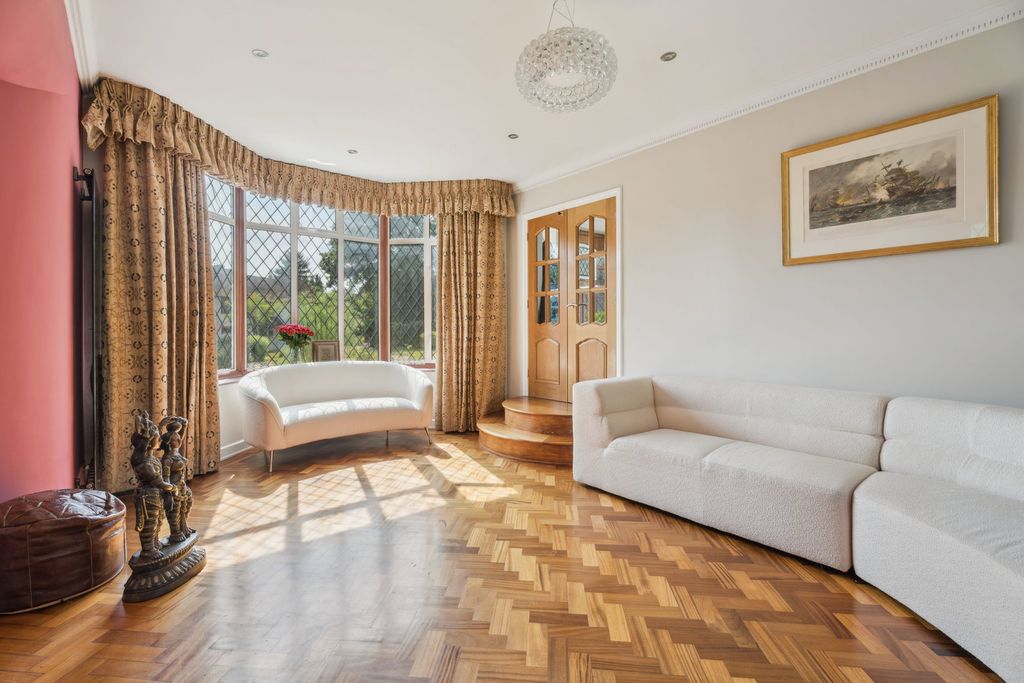 Property photo 3 of 18