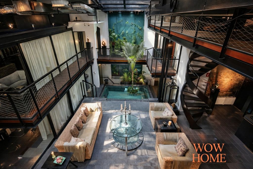 Property photo 2 of 35