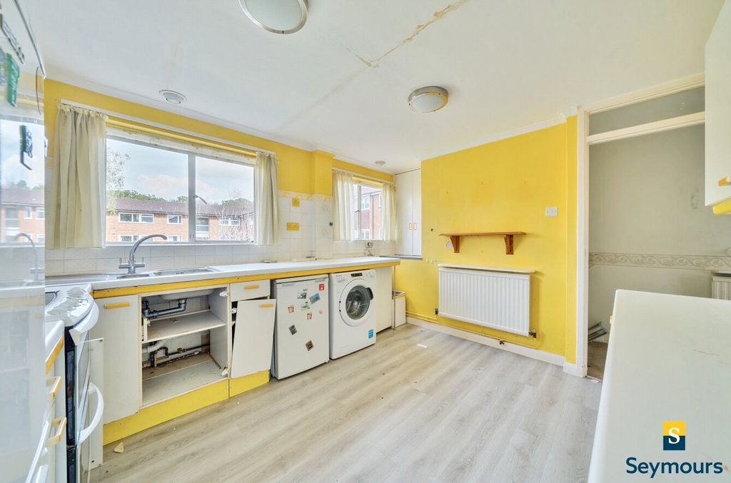 Property photo 3 of 15 Kitchen