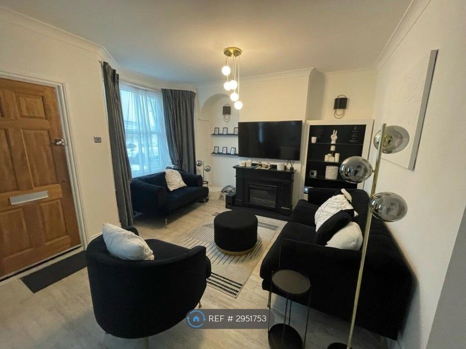 Property photo 2 of 9 Lounge