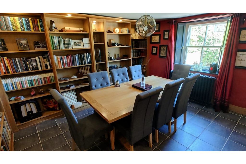 Property photo 2 of 27