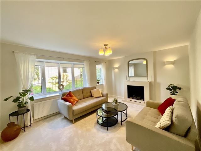 Property photo 3 of 21 Lounge