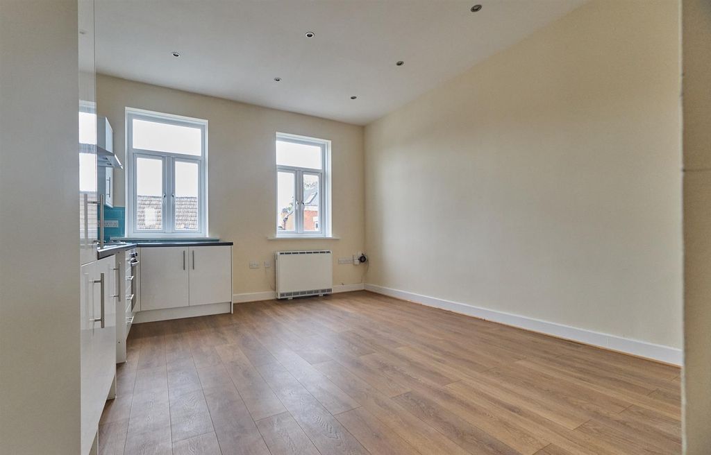 Property photo 3 of 5 Flat 2 High Street_2.Jpg