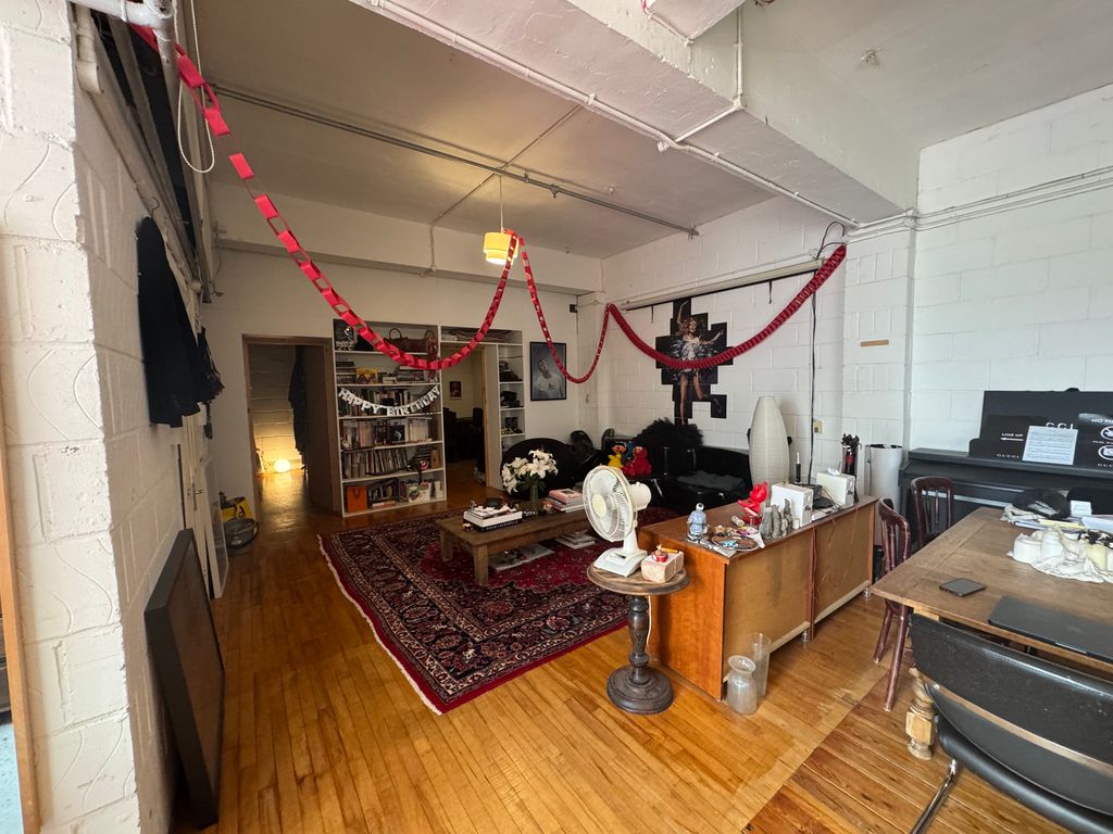 Property photo 2 of 8