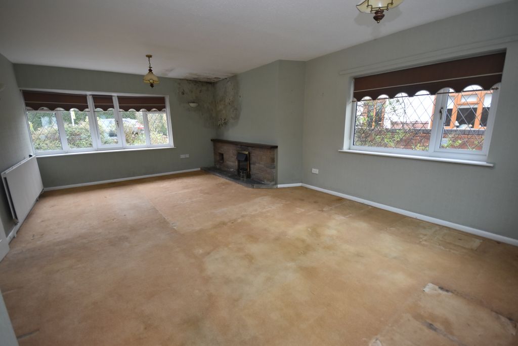 Property photo 3 of 18 Lounge