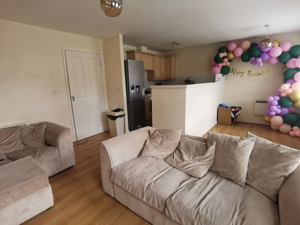 Property photo 3 of 10 Lounge