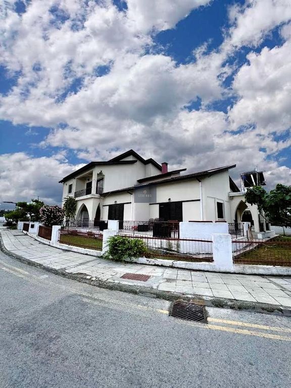 Property photo 1 of 8