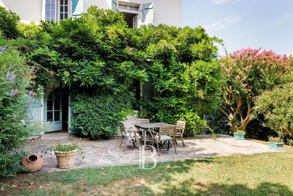 Property photo 1 of 33