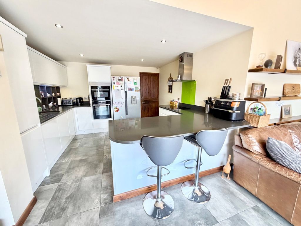 Additional image 7 of 4 bed bungalow for saleNuthatch Drive, Brierley Hill DY5