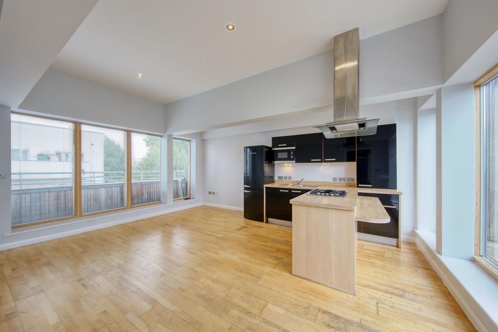 Property photo 1 of 12 2O8A5407_Hdr.Jpg