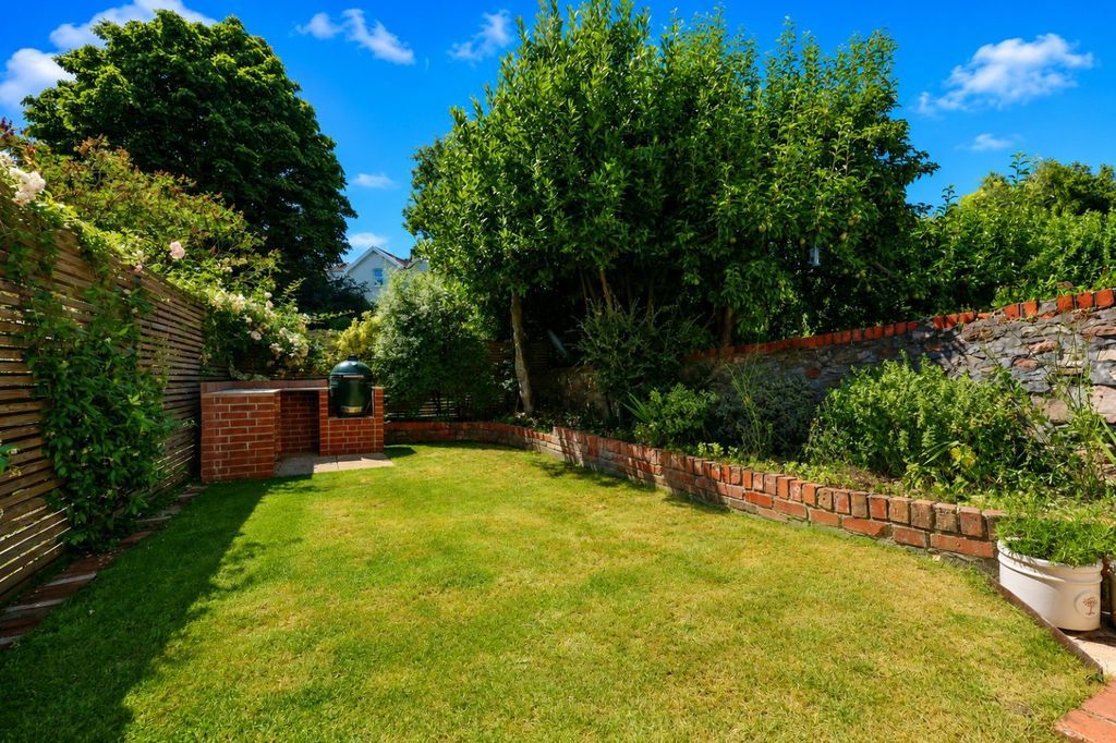 Property photo 2 of 16 Garden