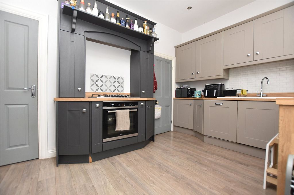 Property photo 3 of 17 Picture No. 12