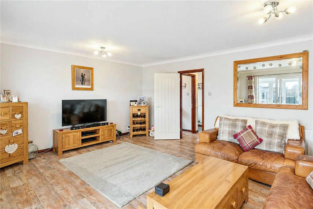 Property photo 3 of 18 Sitting Room