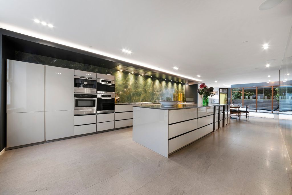 Property photo 2 of 20 Kitchen